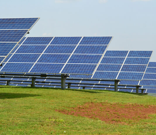 ASAJA pide a los ayuntamientos prudencia antes de embarcarse en macroparques solares para evitar verse implicados en los juzgados Macroparque de energía fotovoltaica.