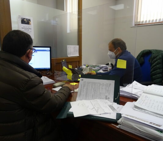 La superficie total declarada de PAC en Castilla y León se mantiene en términos similares a las anteriores campañas, con una cifra ligeramente superior a los 5’2 millones de hectáreas Técnico de ASAJA Salamanca, tramitando una solicitud PAC.