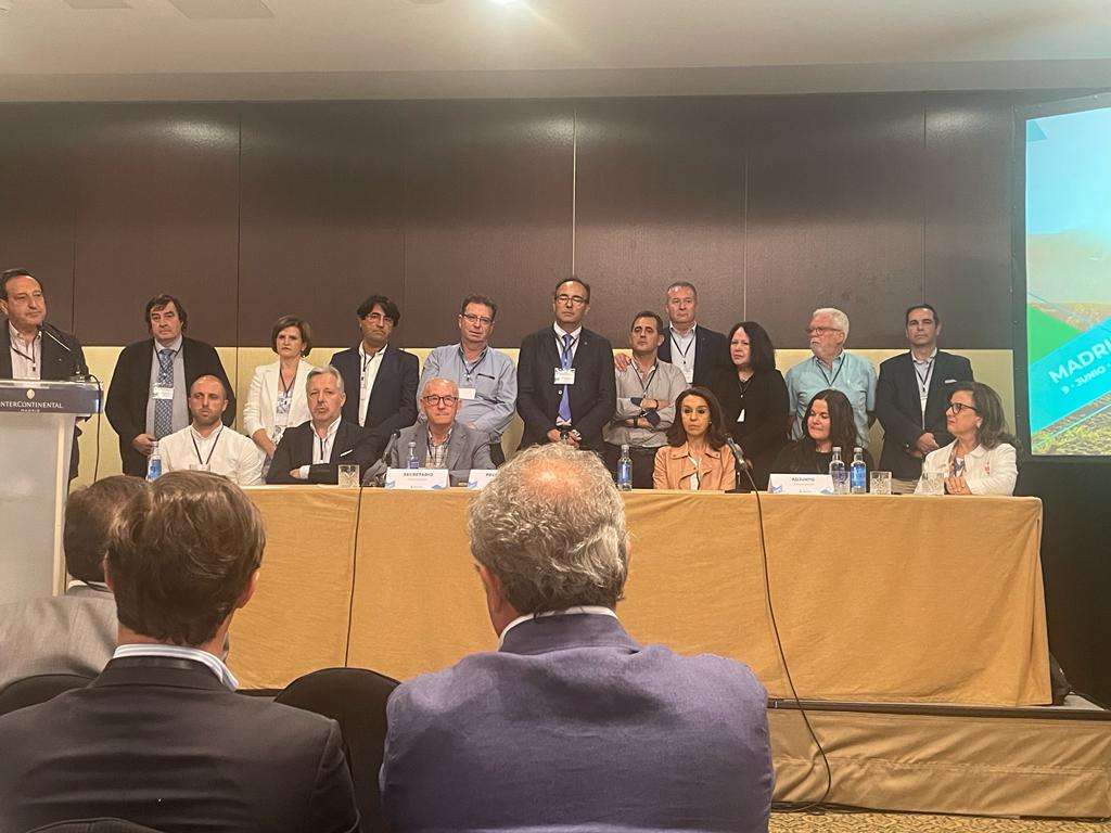 Pedro Barato, junto a los miembros de su candidatura. Pedro Barato, junto a los miembros de su candidatura.