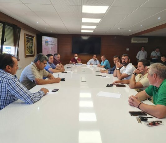 Primera cotización de la colza a 610 euros y los guisantes a 395 euros Asistentes de la mesa de cereal.