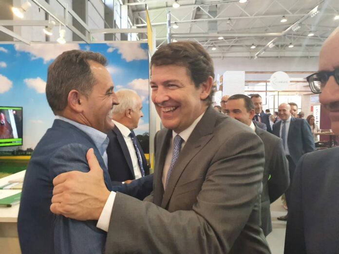 Juan Luis Delgado presidente de ASAJA Salamanca junto con Alfonso Fernández Mañueco, presidente de la Junta de Castilla y León Juan Luis Delgado presidente de ASAJA Salamanca junto con Alfonso Fernández Mañueco, presidente de la Junta de Castilla y León