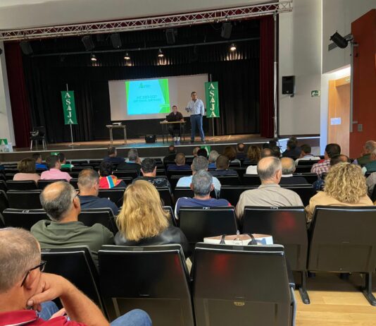 El pago redistributivo afectará «a un alto porcentaje» de las explotaciones en Vitigudino Un centenar de personas acudieron a la jornada de ASAJA sobre la PAC en Vitigudino.