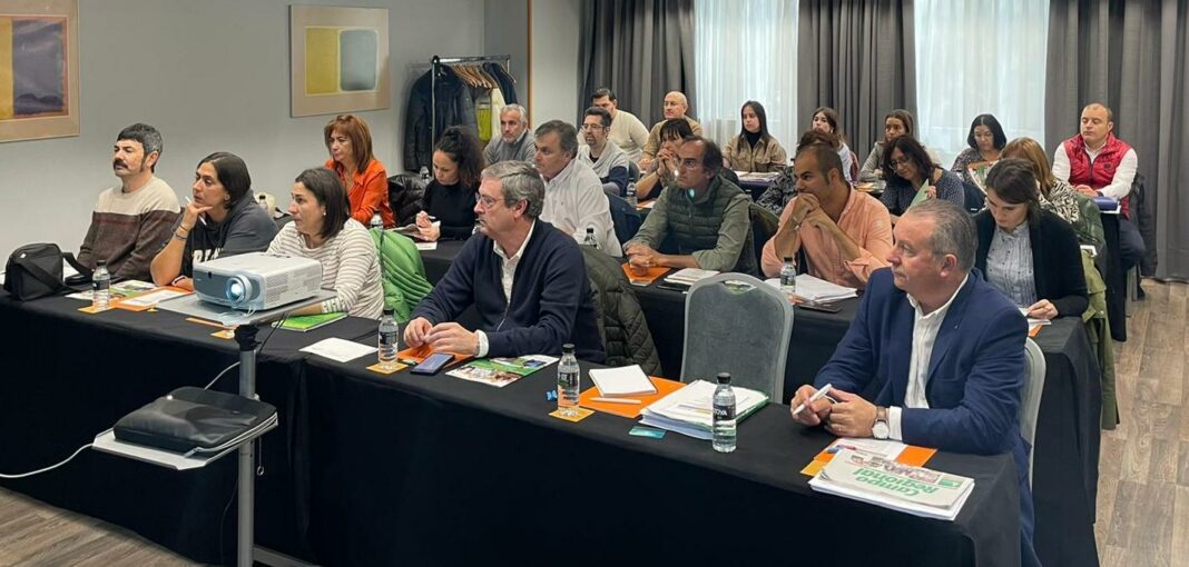 Donaciano Dujo: "Es necesario que el agricultor pueda asegurar por el valor real de su producción". Donaciano Dujo: "Es necesario que el agricultor pueda asegurar por el valor real de su producción".