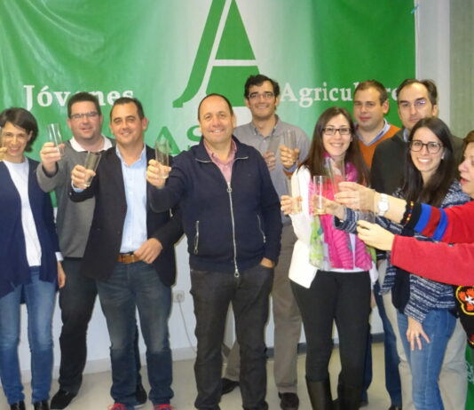 Convocados los profesionales agrarios de Castilla y León a elegir sus representantes el próximo 12 de febrero Alegría entre los trabajadores de ASAJA Salamanca por ganar las elecciones al campo en 2018.