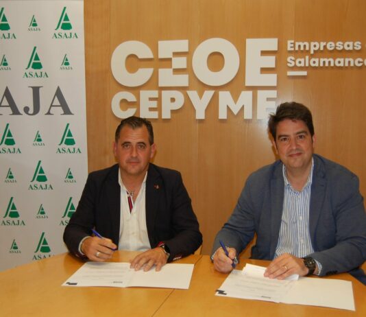 ASAJA Salamanca firma un acuerdo de integración en la CEOE CEPYME Juan Luis Delgado, pte de ASAJA Salamanca, y Diego García, pte de CEOE CEPYME.