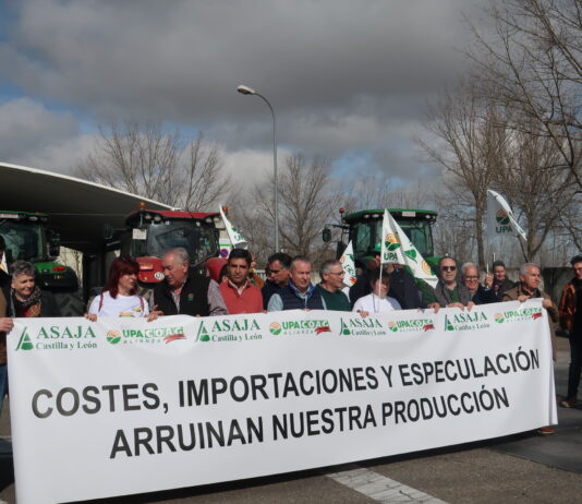Los agricultores vuelven a protestar en Babilafuente: denuncian altos costes y competencia desleal