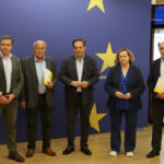 ASAJA, COAG y UPA entregan en la sede de la Comisión Europea en España el manifiesto “El castillo de naipes de la UE” en defensa de una PAC fuerte y bien financiada