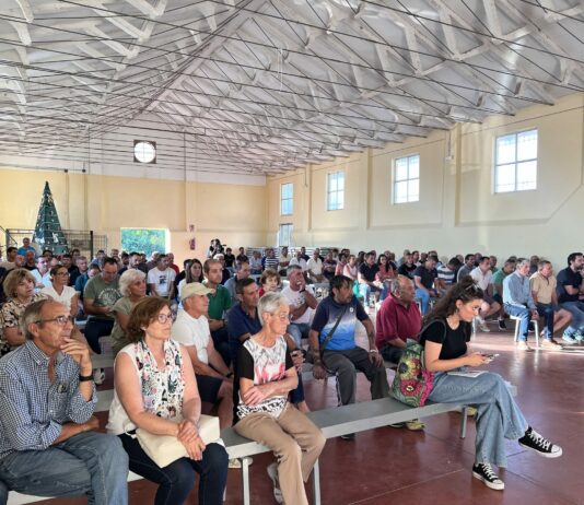 ASAJA Salamanca junto a UPA y COAG en Villar de Peralonso para apoyar a los afectados por el incendio de Cipérez