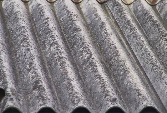 Abierta la convocatoria de ayudas para sustituir cubiertas con amianto en Castilla y León