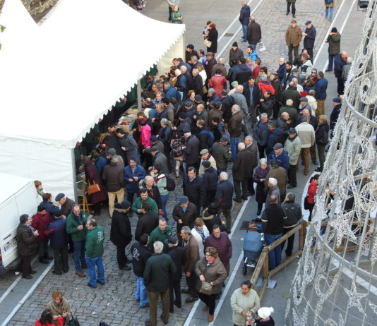 ASAJA Soria agradece la respuesta de la ciudadanía en el multitudinario reparto de torreznos, chorizos y jamón