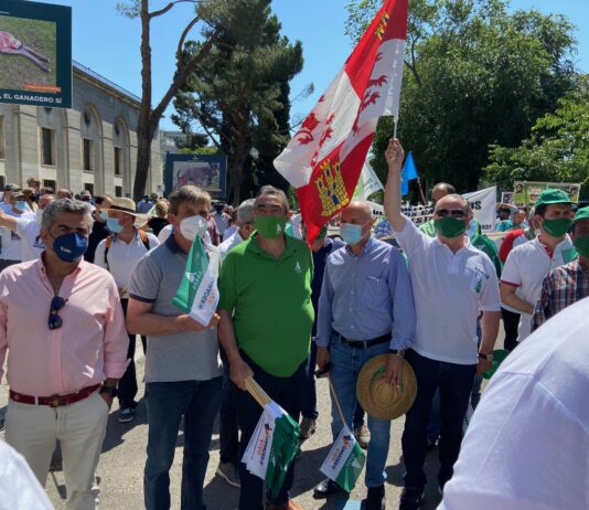 ASAJA Soria se sumó a la protesta nacional contra el blindaje del lobo, que deja desprotegido al ganadero