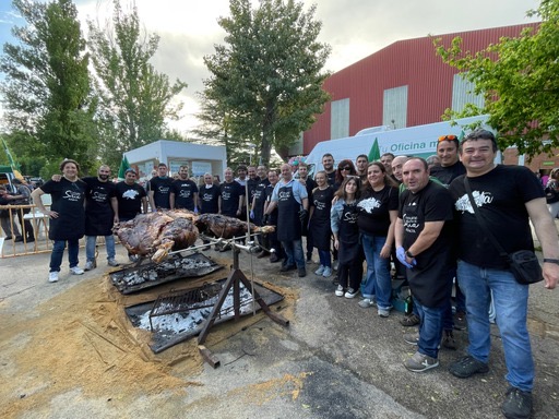ASAJA, en defensa del vacuno de carne provincial. (Aquí tienes más fotos del reparto del asado de ternera en la Feria de Almazán)