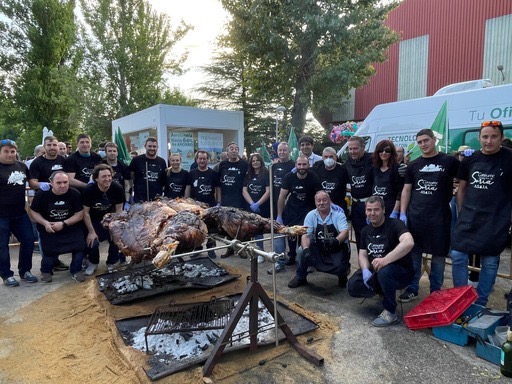 ASAJA apoya como todos los años la Feria de Almazán y en esta 60 edición organiza el asado de una ternera
