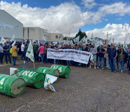 ASAJA Soria, muy presente en el bloqueo del centro de hidrocarburos de Valladolid por la ruina que genera el precio del gasóleo