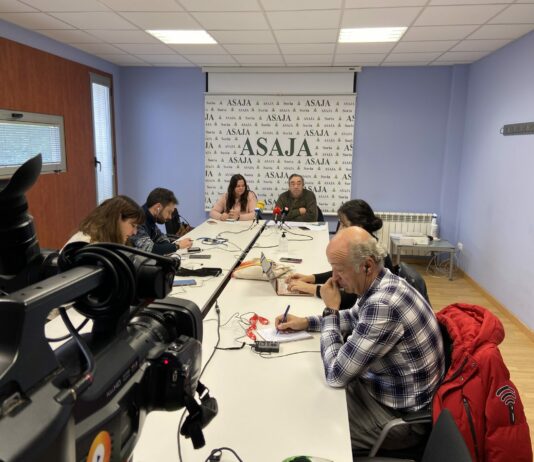 ASAJA Soria premia con el Espiga al ex consejero de Agricultura y el Tizón va para la Consejería de Medio Ambiente
