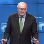 Mejor hablar de la PAC poco y bien Phil Hogan