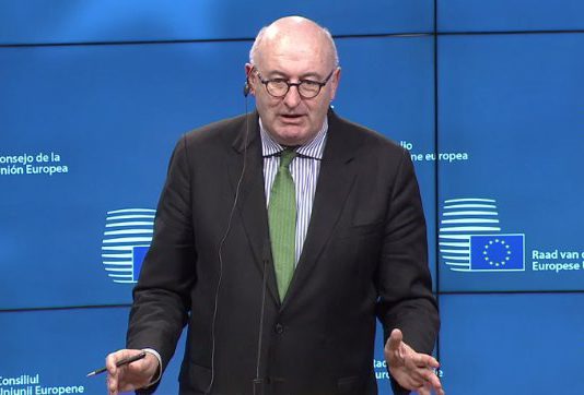 ASAJA expresa su decepción por el recorte del presupuesto agrario que propone la comisión europea Phil Hogan
