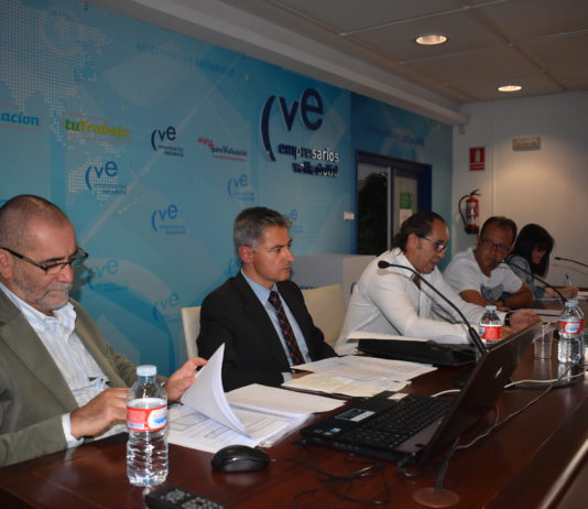 Los socios refrendan el impulso de la nueva junta directiva de ASAJA Valladolid mesa presidencia