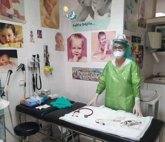 Primeras entregas del material para sanitarios elaborado por socias de Asaja Valladolid Primeras entregas del material para sanitarios elaborado por socias de Asaja Valladolid