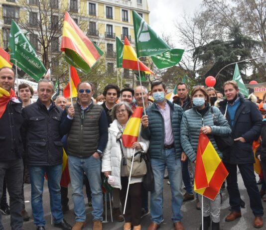 Cerca de 30.000 agricultores y ganaderos de Castilla y León secundan la manifestación histórica del mundo rural hoy en Madrid