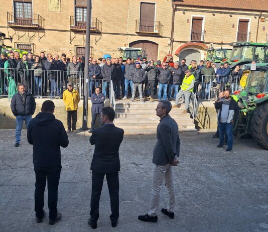 ASAJA Valladolid junto con los viticultores de Rueda en sus protesta ante la sede del Consejo Regulador ASAJA Valladolid junto con los viticultores de Rueda en sus protesta ante la sede del Consejo Regulador
