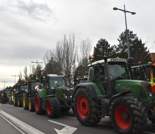 ASAJA Valladolid anima a sus socios a seguir apretando y participando en las manifestaciones de finales de febrero ASAJA Valladolid anima a sus socios a seguir apretando y participando en las manifestaciones de finales de febrero