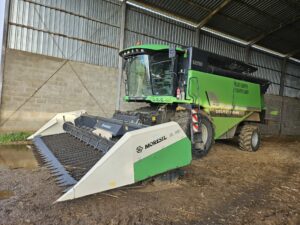 Se vende cosechadora Deutz Fahr 690 autonivelante con 6.30 de corte de siega