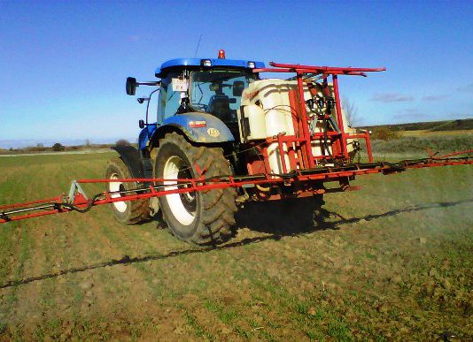 Bruselas propone renovar la autorización del glifosato 10 años más La asociación Aniteaf maniobra para controlar en régimen de oligopolio la inspección de equipos fitosanitarios