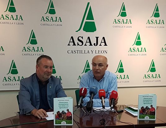 ASAJA considera imposible que se cumpla el compromiso electoral de Herrera de incorporar 5.000 jóvenes esta legislatura ASAJA considera imposible que se cumpla el compromiso electoral de Herrera de incorporar 5.000 jóvenes esta legislatura