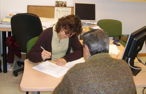 El Ministerio prorroga hasta el 10 de mayo el plazo para presentar la solicitud única de ayudas PAC El campo estrena campaña PAC 2013 cuando la Junta aún no ha abonado numerosas ayudas de 2011 y 2012