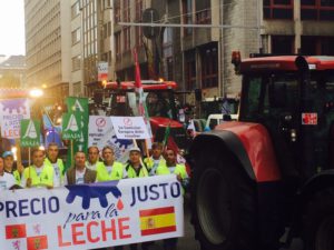 ASAJA de Castilla y León lleva hasta Bruselas la defensa de los ganaderos de leche
