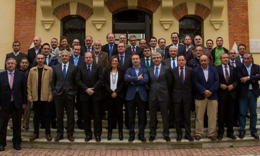 Unánime apoyo de todos los eslabones del sector regional a la Plataforma de Competitividad Productiva del Vacuno de Leche Unánime apoyo de todos los eslabones del sector regional a la Plataforma de Competitividad Productiva del Vacuno de Leche