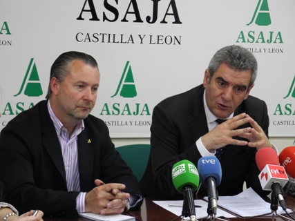 El PSOE inicia con ASAJA su sondeo al sector agroganadero de Castilla y León ante la futura PAC El PSOE inicia con ASAJA su sondeo al sector agroganadero de Castilla y León ante la futura PAC