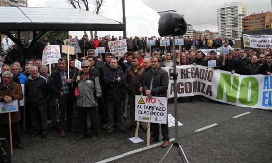 Regantes de toda Castilla y León protestan en Valladolid contra el Tarifazo Eléctrico Regantes de toda Castilla y León protestan en Valladolid contra el Tarifazo Eléctrico