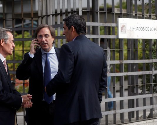 La patronal de industrias lácteas recurre la absolución de los ganaderos que se encerraron en su sede La patronal de industrias lácteas recurre la absolución de los ganaderos que se encerraron en su sede