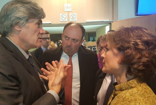 Bruselas reconoce el problema lácteo pero delega cualquier ordenación a cada país Bruselas reconoce el problema lácteo pero delega cualquier ordenación a cada país