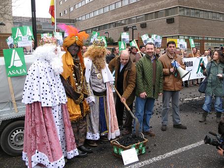 365 KILOS DE CARBÓN PARA LA MINISTRA 365 KILOS DE CARBÓN PARA LA MINISTRA