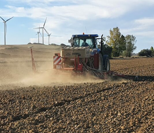 La subida de abono y energía deja otra vez sin colchón al sector