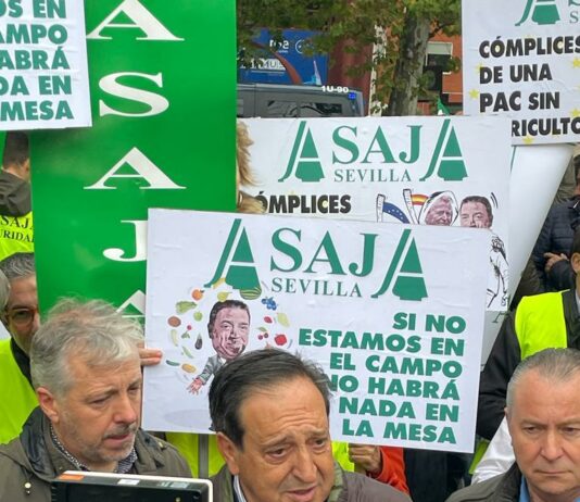 Castilla y León secunda la protesta de ASAJA a las puertas de la Comisión Europea por el ninguneo del sector agrario y ganadero en la nueva PAC