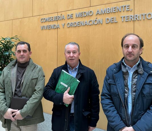 Junta y organizaciones agrarias piden al Gobierno que derogue de inmediato la normativa que sobreprotege al lobo en España
