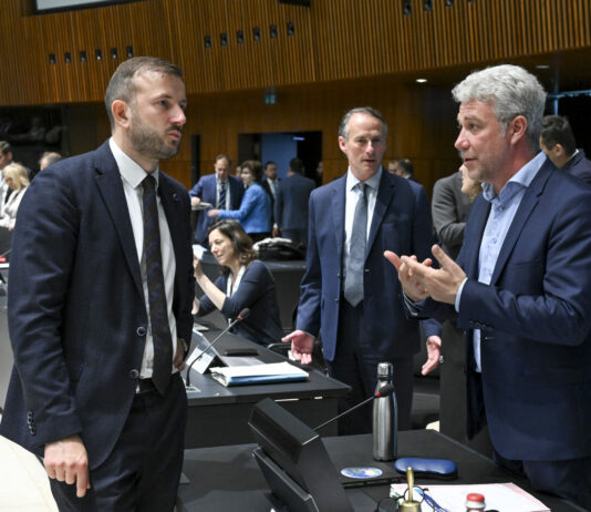 ASAJA denuncia la traición al campo europeo tras la aprobación de la LRN en el Consejo de Medio Ambiente UE