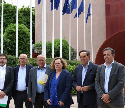 ASAJA, COAG y UPA entregan en la sede de la Comisión Europea en España el manifiesto “El castillo de naipes de la UE” en defensa de una PAC fuerte y bien financiada