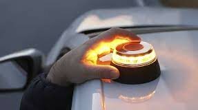 Las balizas V16 no son obligatorias en tractores ni maquinaria agrícola