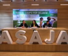 Convención Jóvenes Agricultores 2013. Celebrada el 17 de mayo en Valladolid, bajo el lema “Todo el campo por delante” Convención Jóvenes Agricultores 2013. Celebrada el 17 de mayo en Valladolid, bajo el lema “Todo el campo por delante”