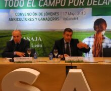 Convención Jóvenes Agricultores 2013. Celebrada el 17 de mayo en Valladolid, bajo el lema “Todo el campo por delante” Convención Jóvenes Agricultores 2013. Celebrada el 17 de mayo en Valladolid, bajo el lema “Todo el campo por delante”