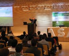 Convención Jóvenes Agricultores 2013. Celebrada el 17 de mayo en Valladolid, bajo el lema “Todo el campo por delante” Convención Jóvenes Agricultores 2013. Celebrada el 17 de mayo en Valladolid, bajo el lema “Todo el campo por delante”